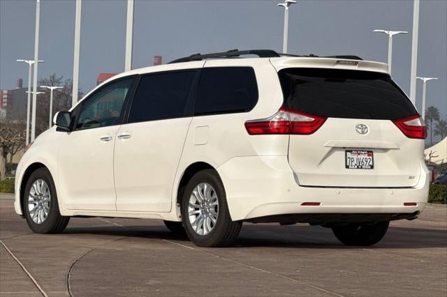 2015 Toyota Sienna XLE 8 Passenger