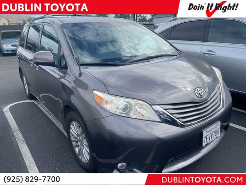 2014 Toyota Sienna XLE 8 Passenger