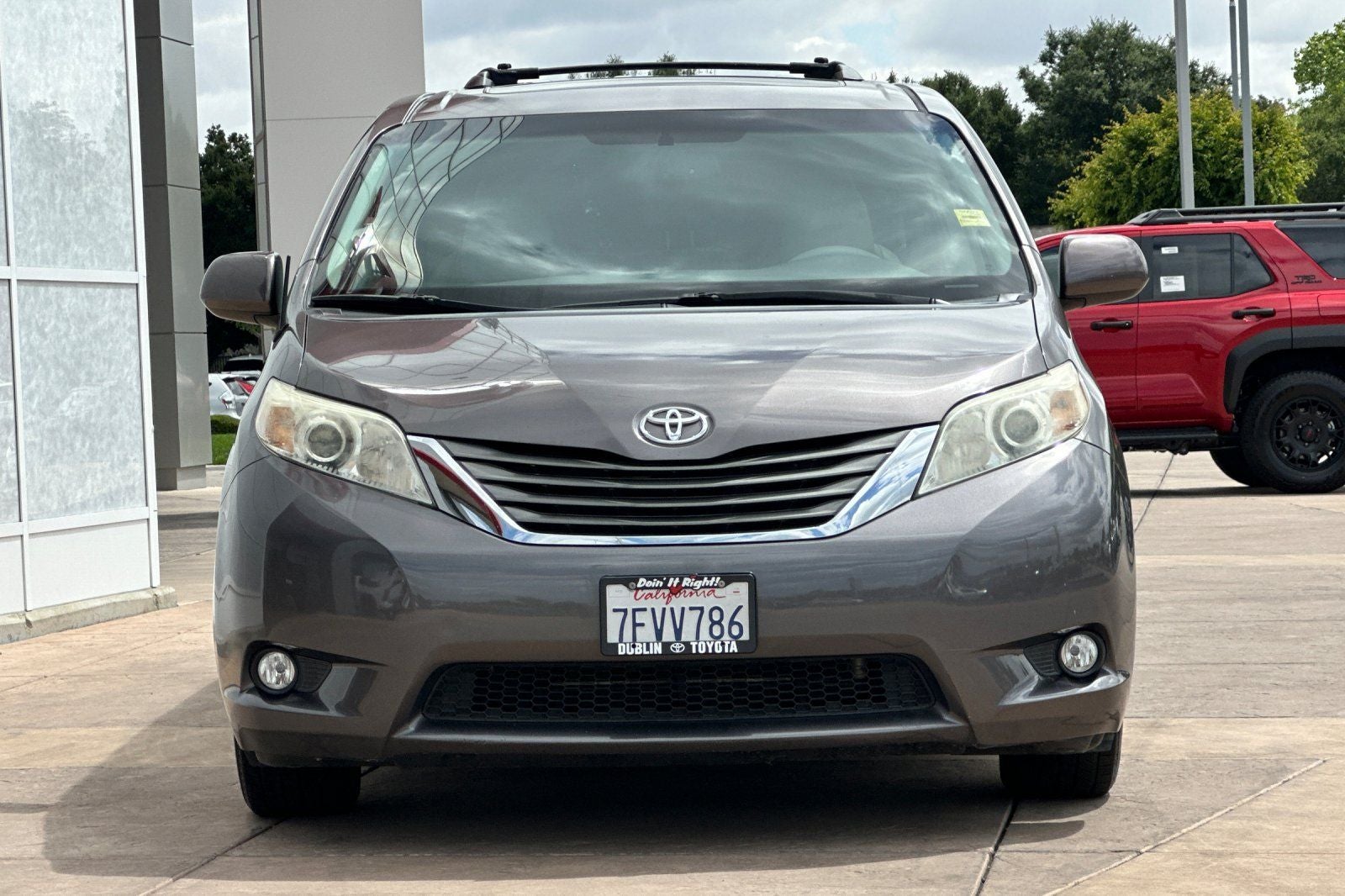 2014 Toyota Sienna XLE 8 Passenger