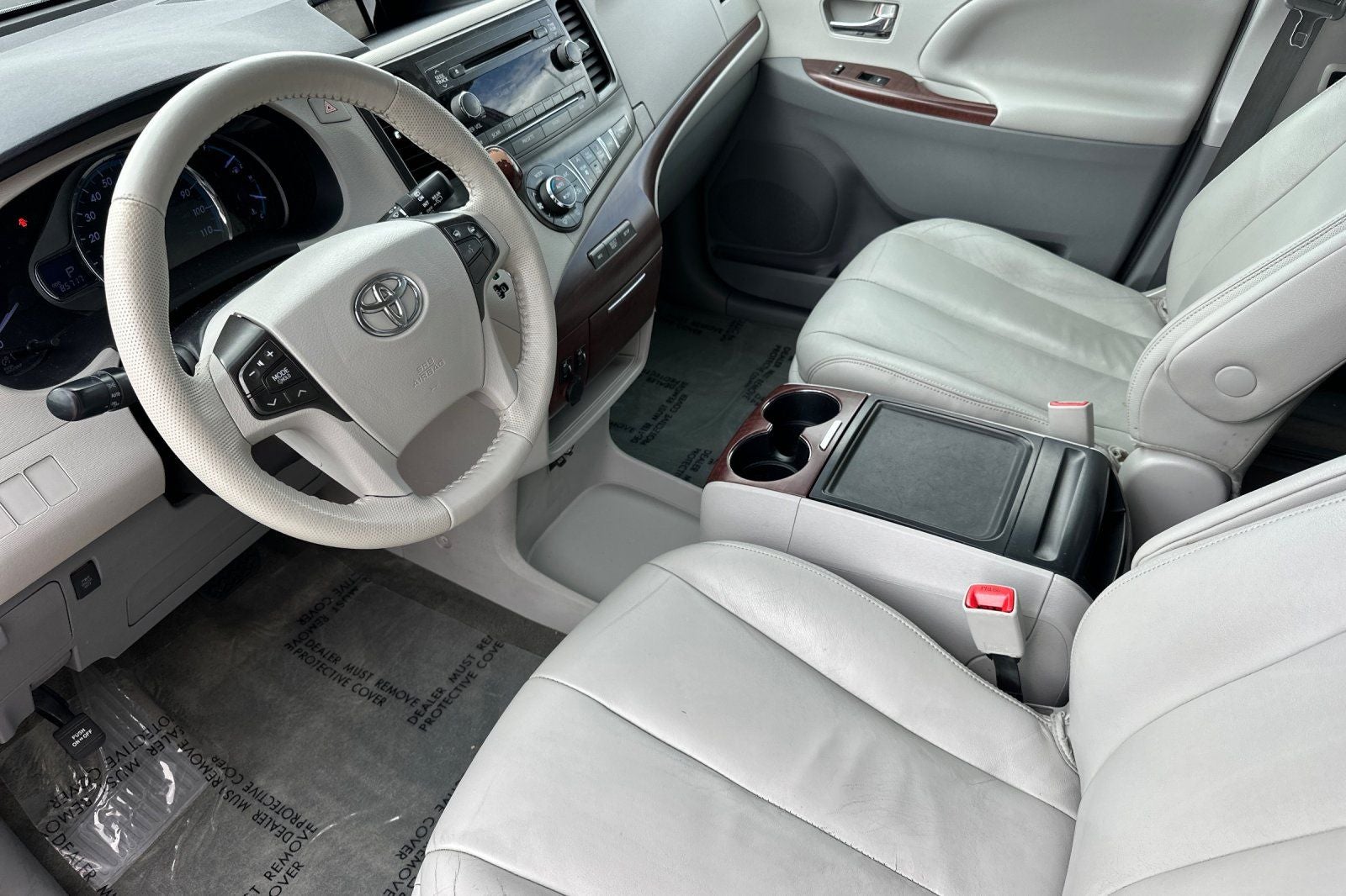 2014 Toyota Sienna XLE 8 Passenger