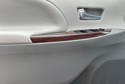 2014 Toyota Sienna XLE 8 Passenger