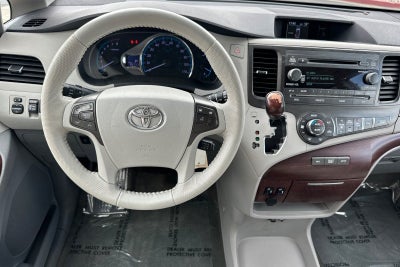 2014 Toyota Sienna XLE 8 Passenger