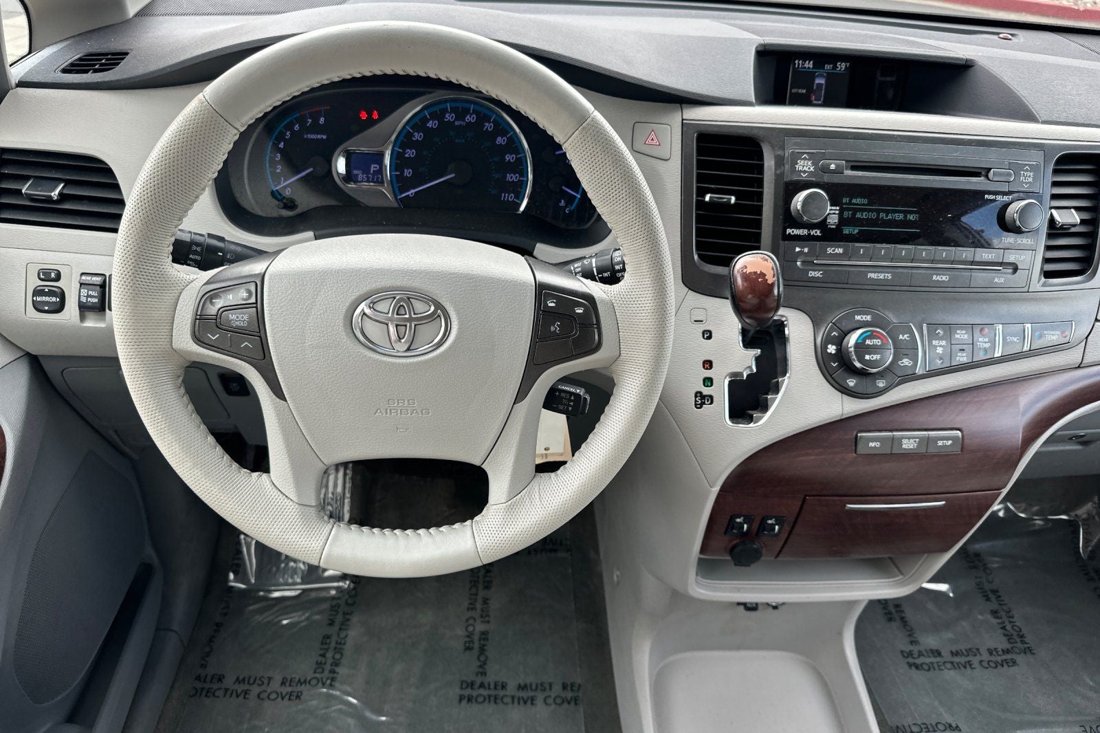 2014 Toyota Sienna XLE 8 Passenger