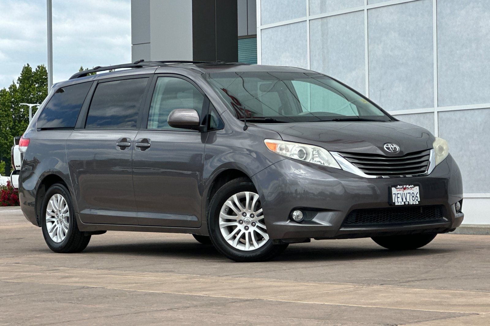 2014 Toyota Sienna XLE 8 Passenger