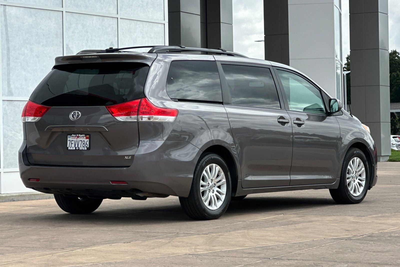 2014 Toyota Sienna XLE 8 Passenger