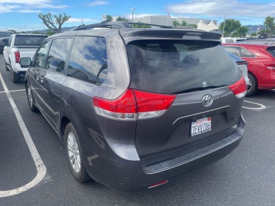 2014 Toyota Sienna XLE 8 Passenger