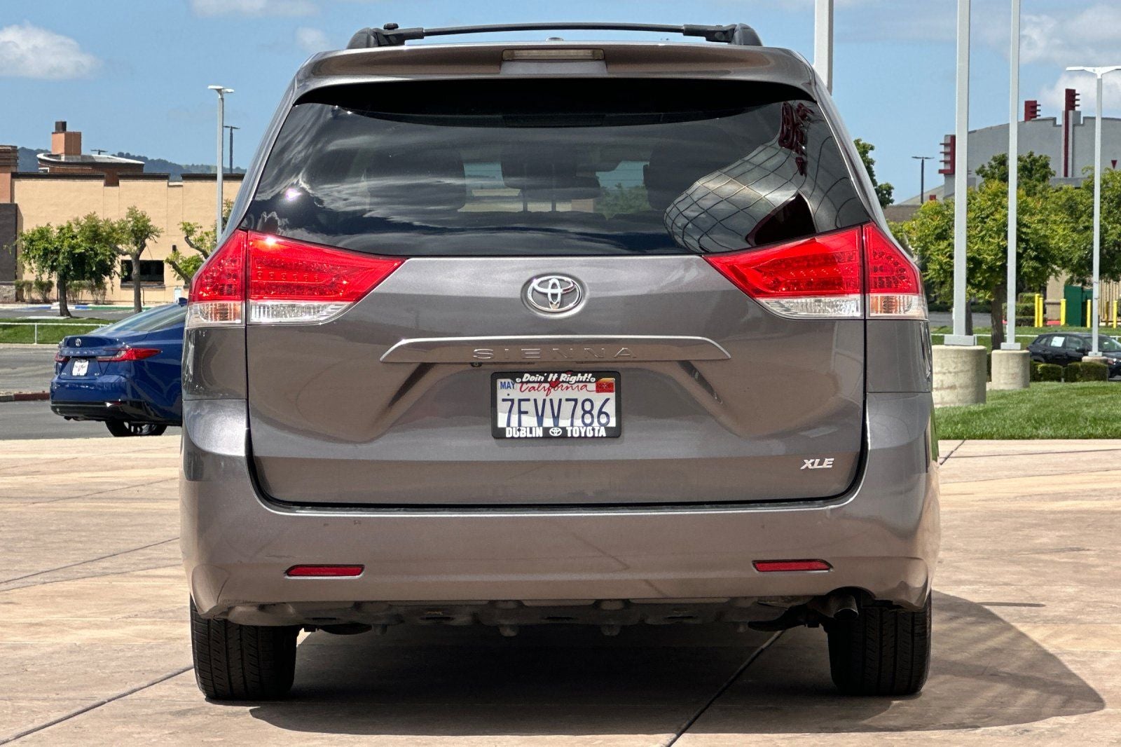2014 Toyota Sienna XLE 8 Passenger