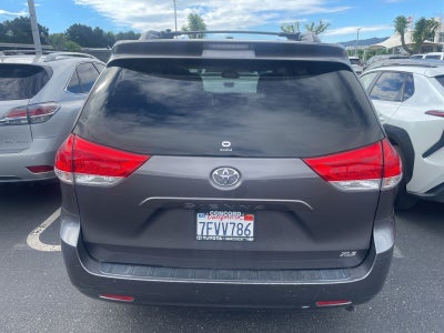 2014 Toyota Sienna XLE 8 Passenger