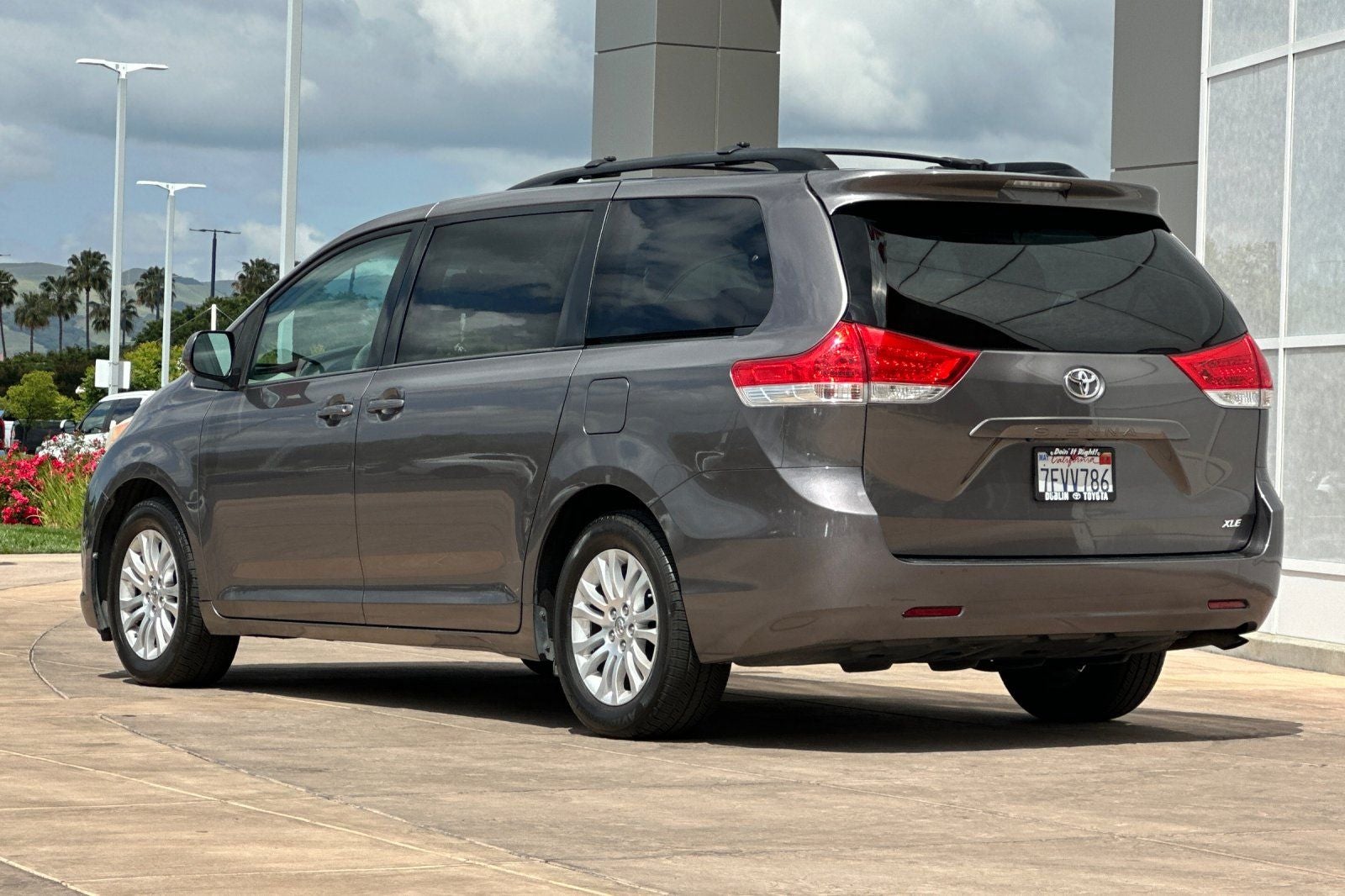 2014 Toyota Sienna XLE 8 Passenger