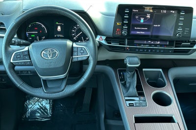 2022 Toyota Sienna XLE 8 Passenger