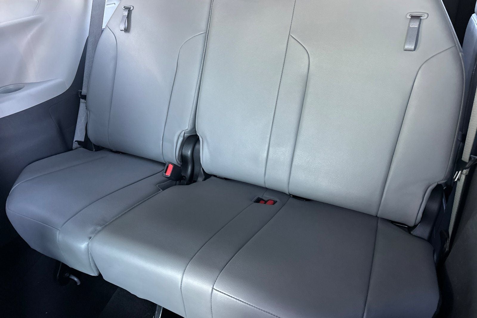 2022 Toyota Sienna XLE 8 Passenger