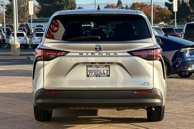 2022 Toyota Sienna XLE 8 Passenger