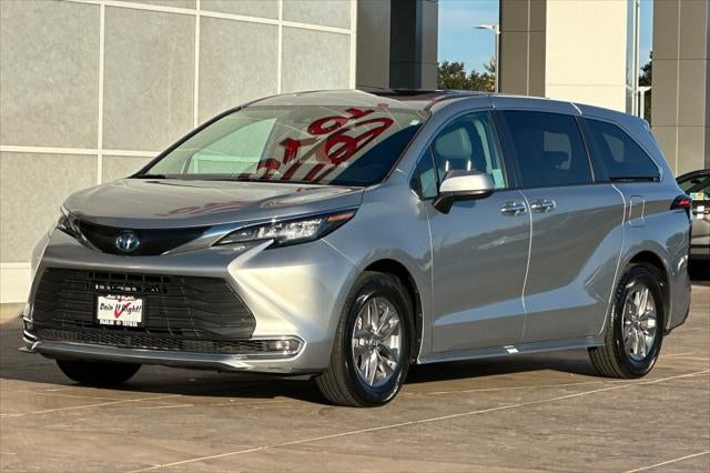 2022 Toyota Sienna XLE 8 Passenger