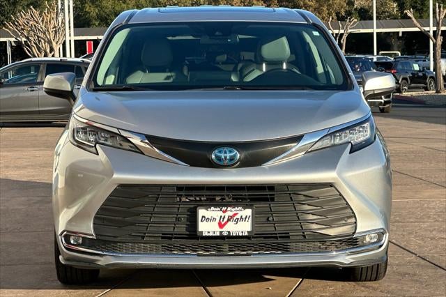 2022 Toyota Sienna XLE 8 Passenger