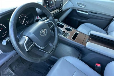 2022 Toyota Sienna XLE 8 Passenger