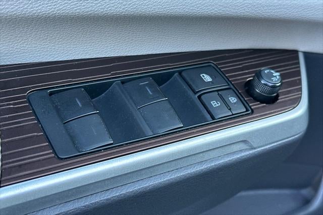 2022 Toyota Sienna XLE 8 Passenger