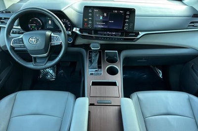 2022 Toyota Sienna XLE 8 Passenger