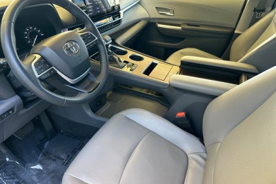 2022 Toyota Sienna XLE 8 Passenger