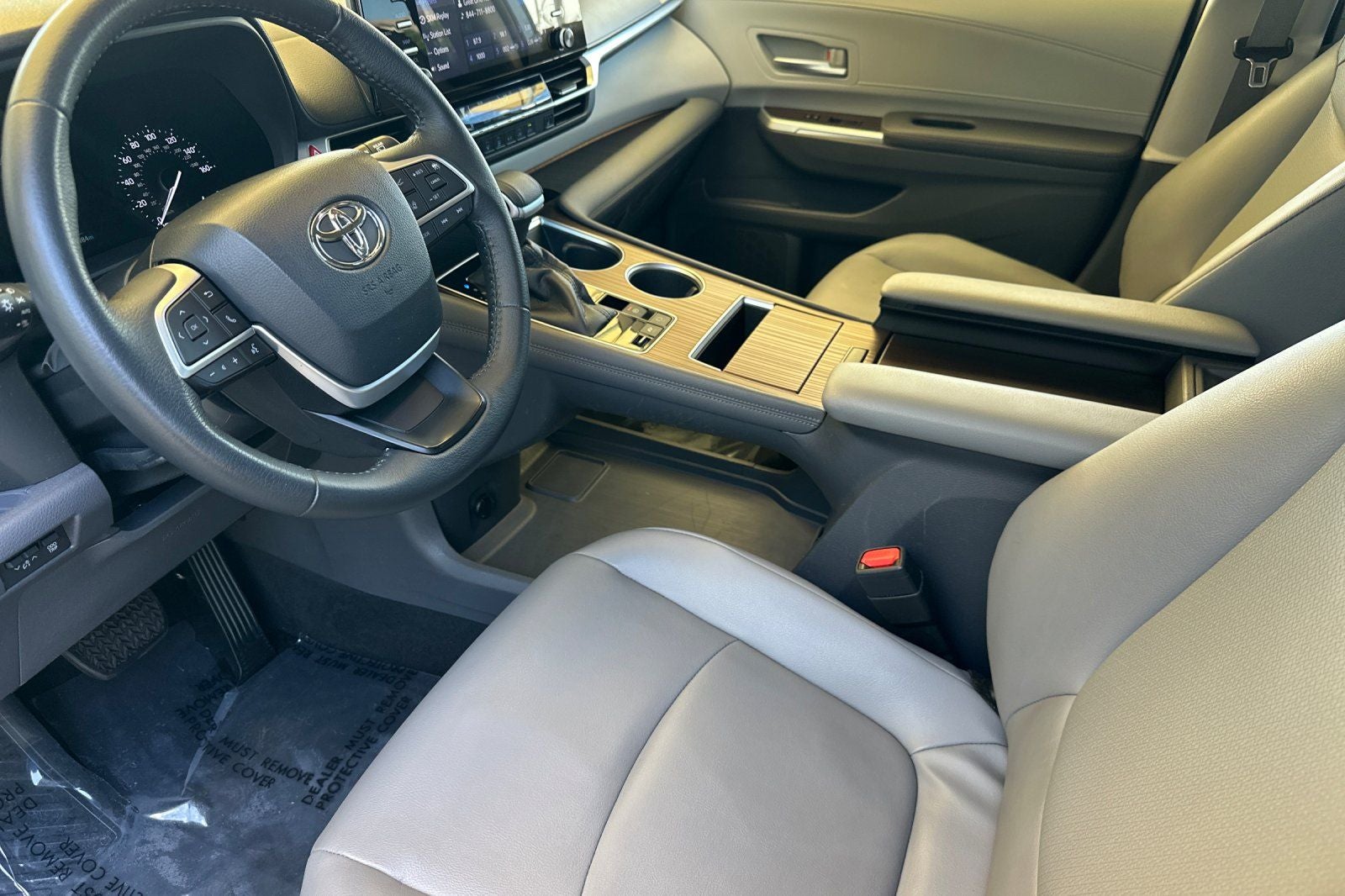 2022 Toyota Sienna XLE 8 Passenger