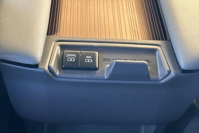 2022 Toyota Sienna XLE 8 Passenger