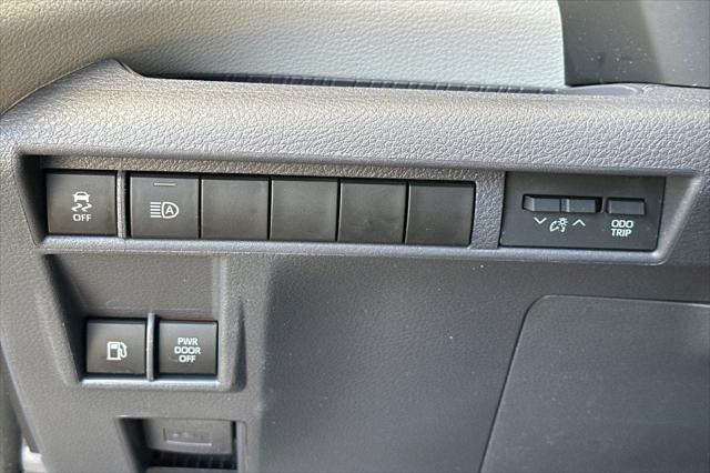 2022 Toyota Sienna XLE 8 Passenger