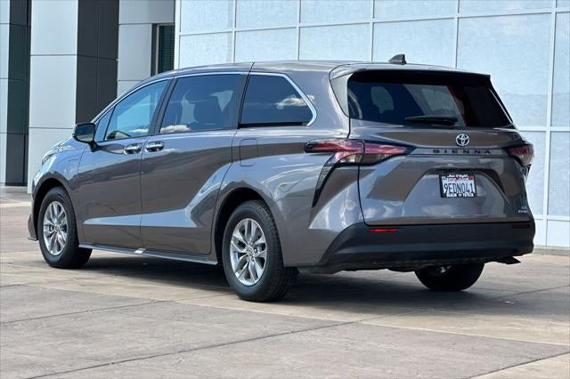 2022 Toyota Sienna XLE 8 Passenger