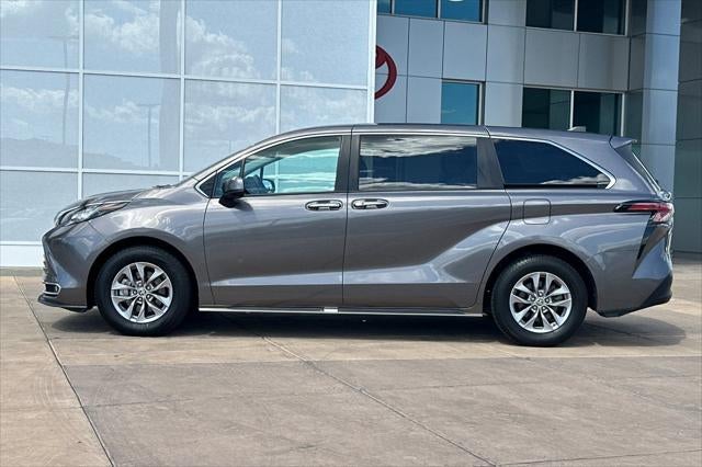 2022 Toyota Sienna XLE 8 Passenger