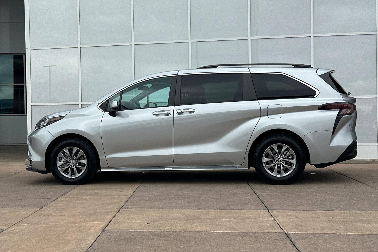 2024 Toyota Sienna XLE 8 Passenger