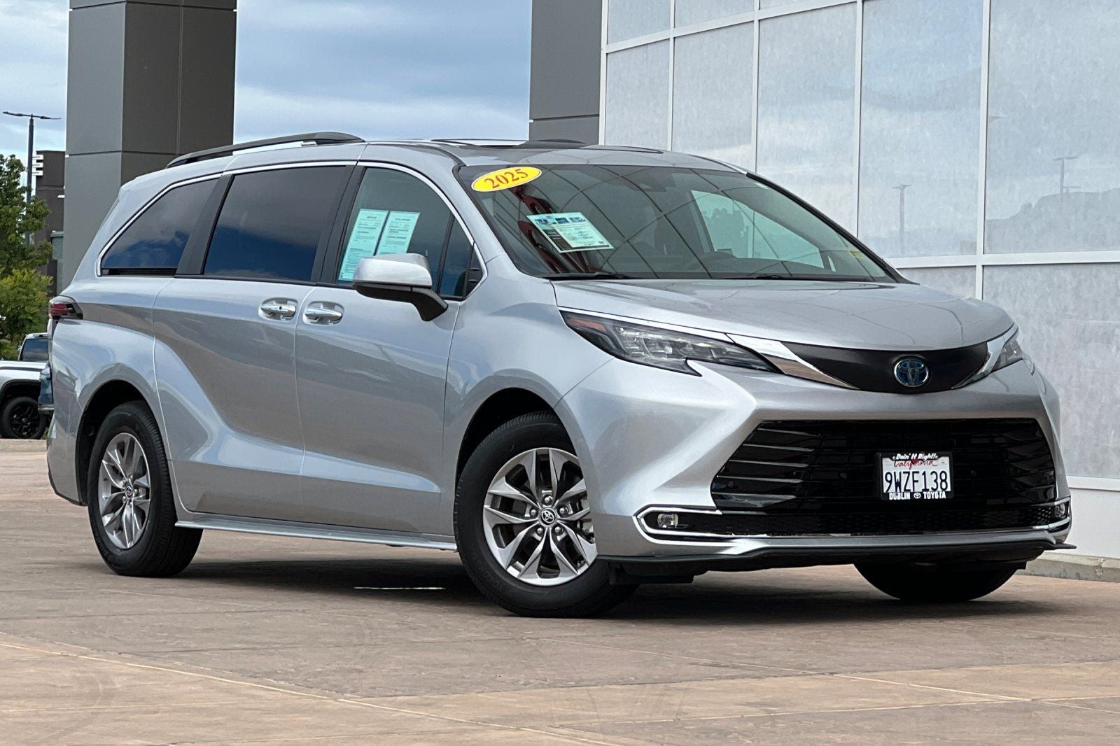 2025 Toyota Sienna XLE 8 Passenger