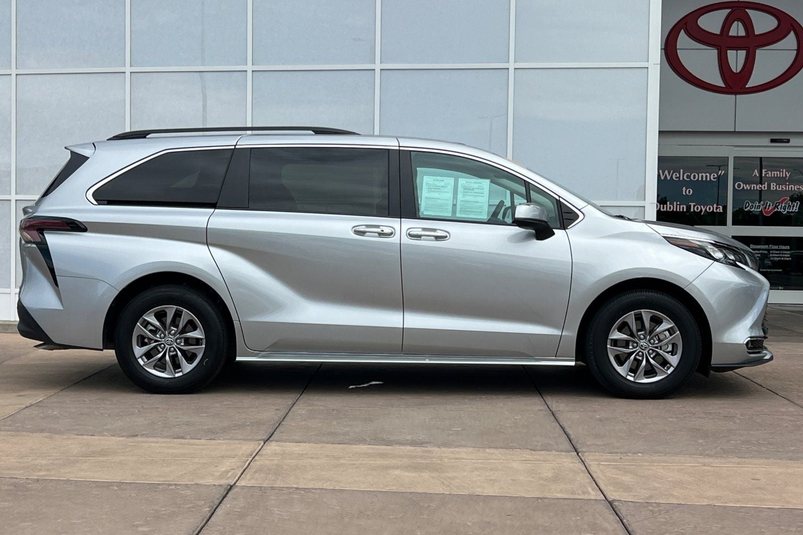 2025 Toyota Sienna XLE 8 Passenger