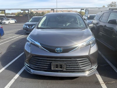 2024 Toyota Sienna XLE 8 Passenger