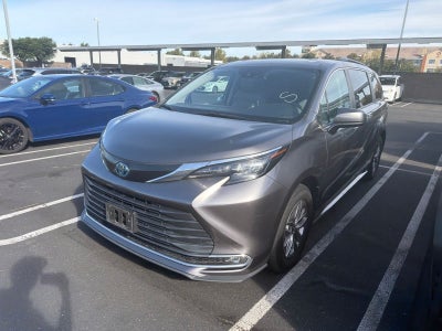 2024 Toyota Sienna XLE 8 Passenger