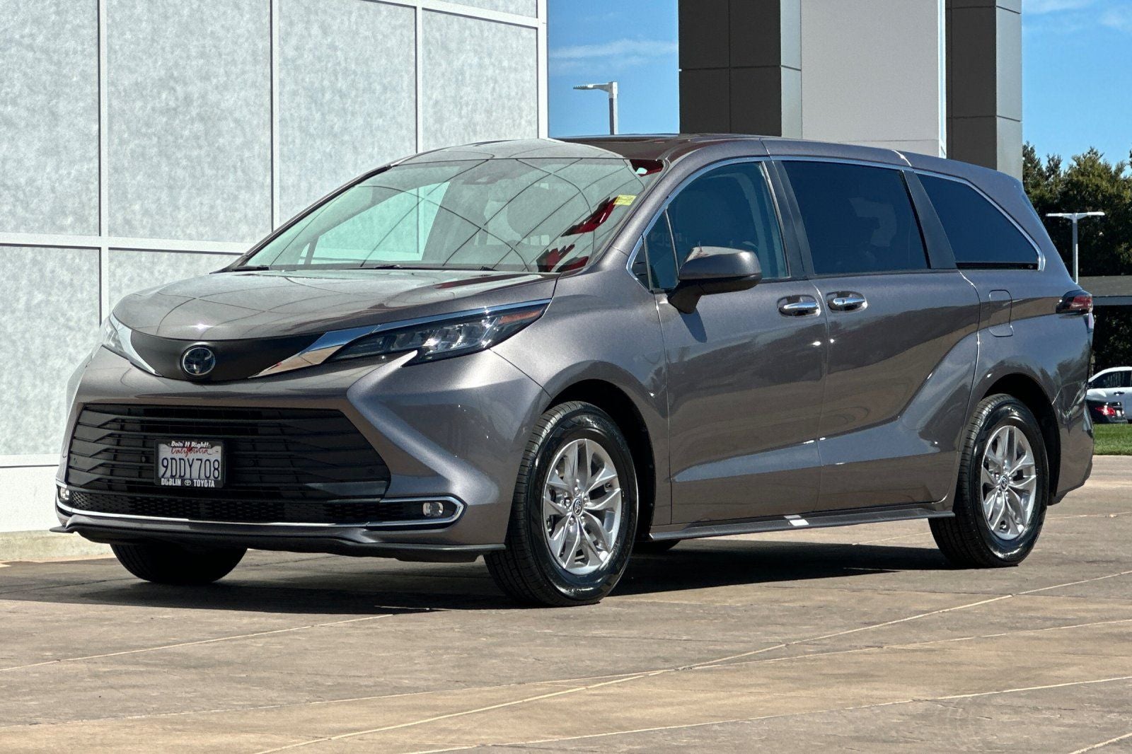 2022 Toyota Sienna XLE 8 Passenger