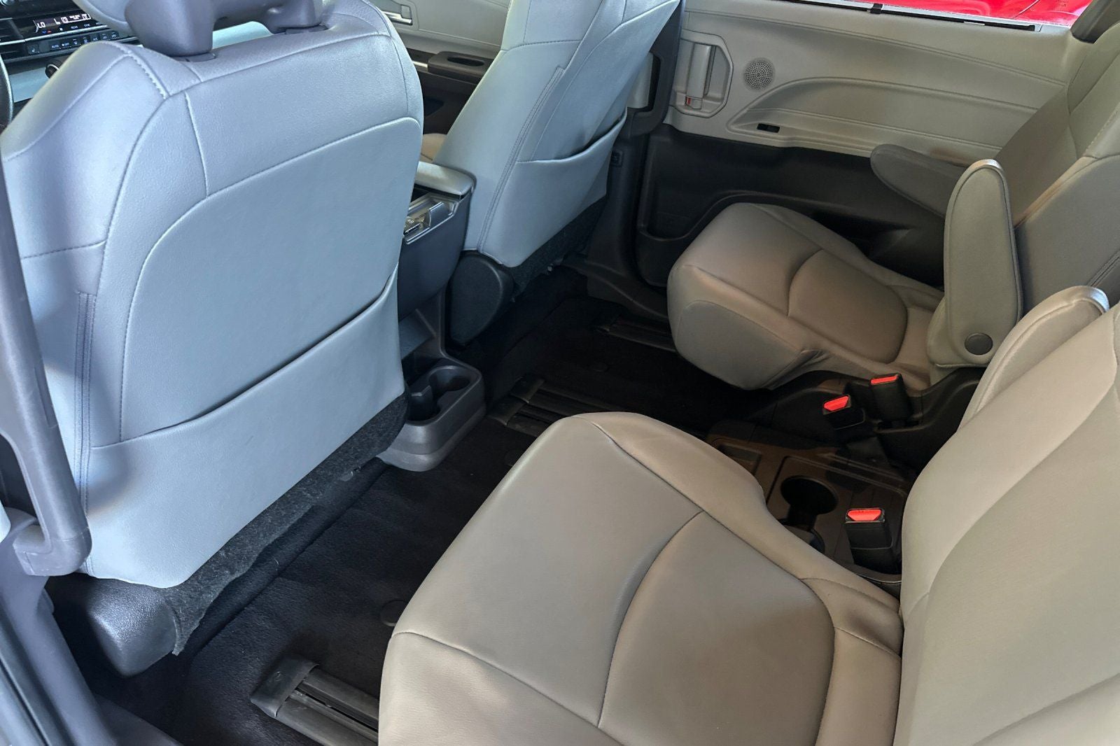 2022 Toyota Sienna XLE 8 Passenger