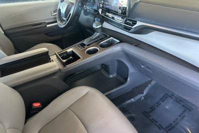 2022 Toyota Sienna XLE 8 Passenger