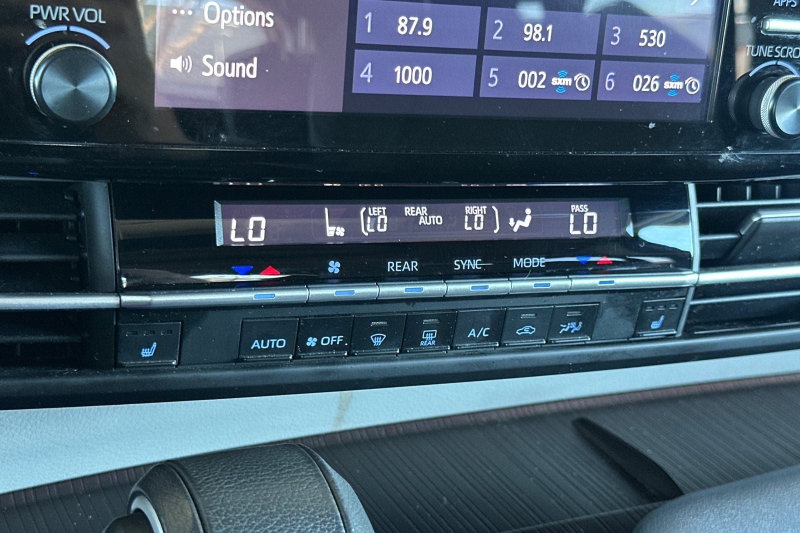 2022 Toyota Sienna XLE 8 Passenger