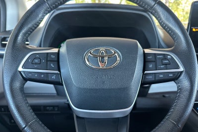 2022 Toyota Sienna XLE 8 Passenger