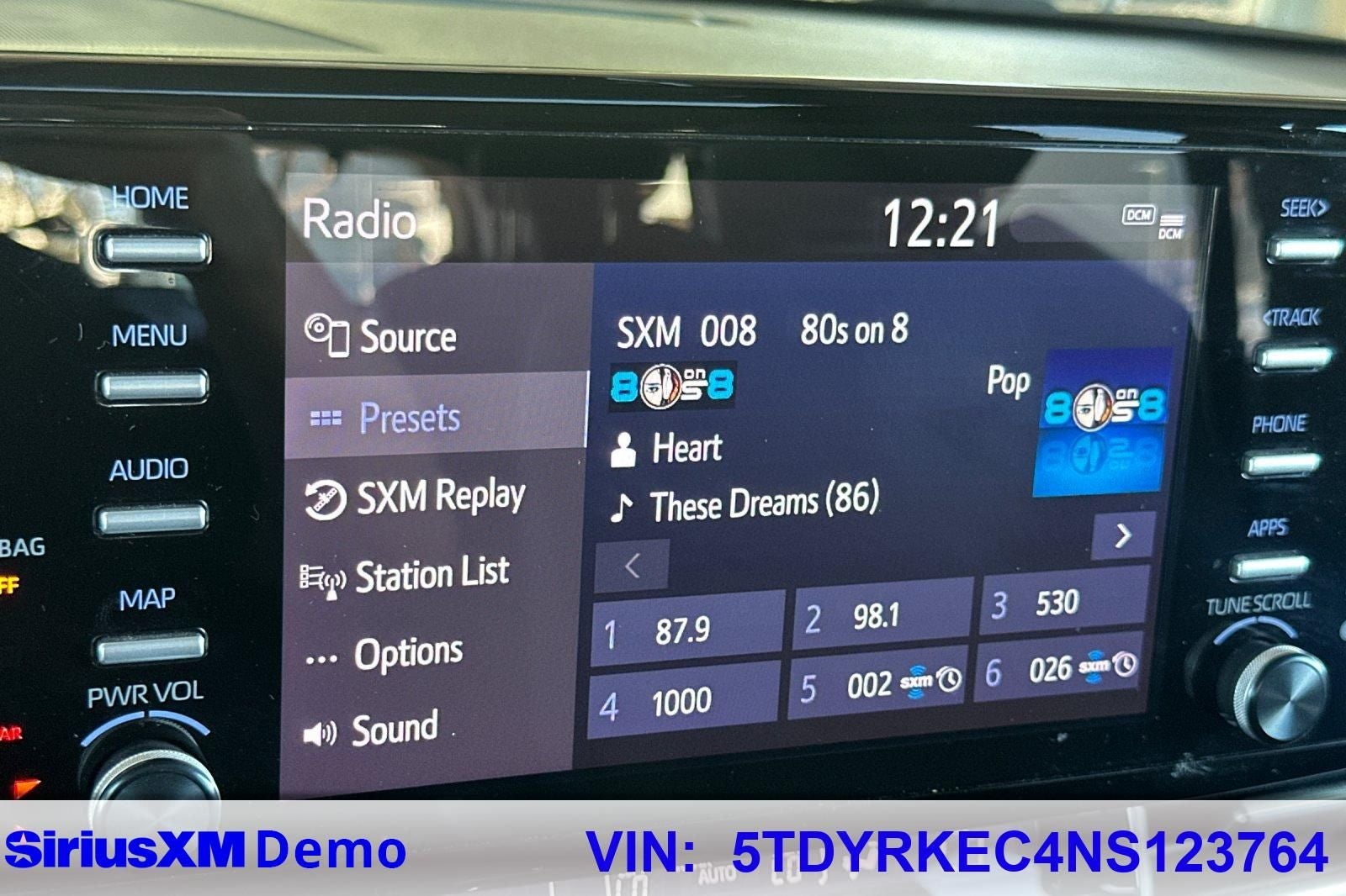 2022 Toyota Sienna XLE 8 Passenger