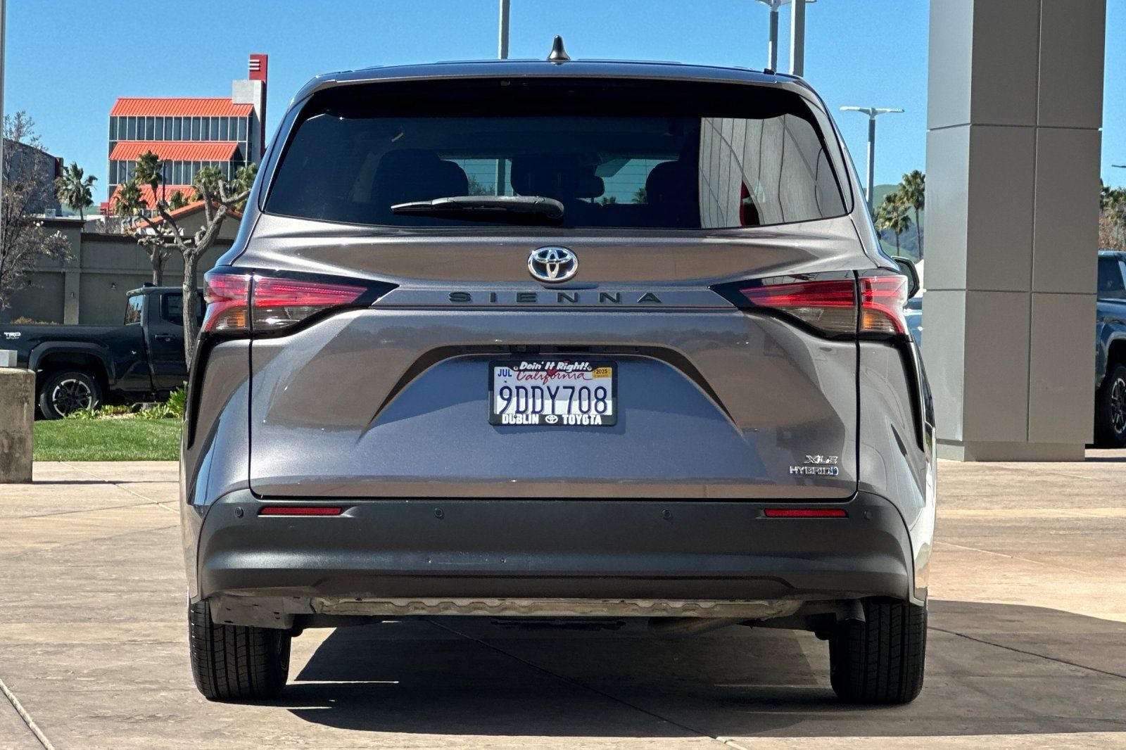 2022 Toyota Sienna XLE 8 Passenger