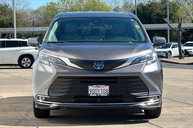 2022 Toyota Sienna XLE 8 Passenger