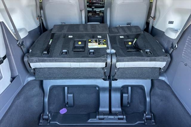 2022 Toyota Sienna XLE 8 Passenger