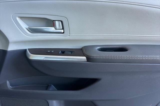 2022 Toyota Sienna XLE 8 Passenger