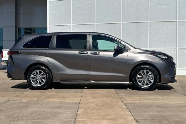 2022 Toyota Sienna XLE 8 Passenger