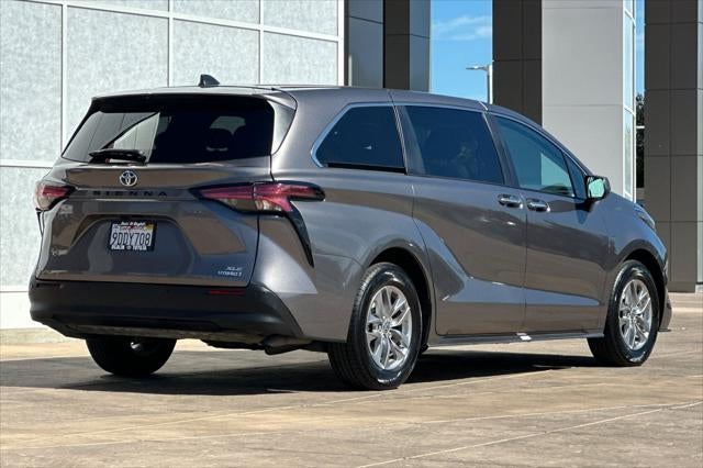 2022 Toyota Sienna XLE 8 Passenger