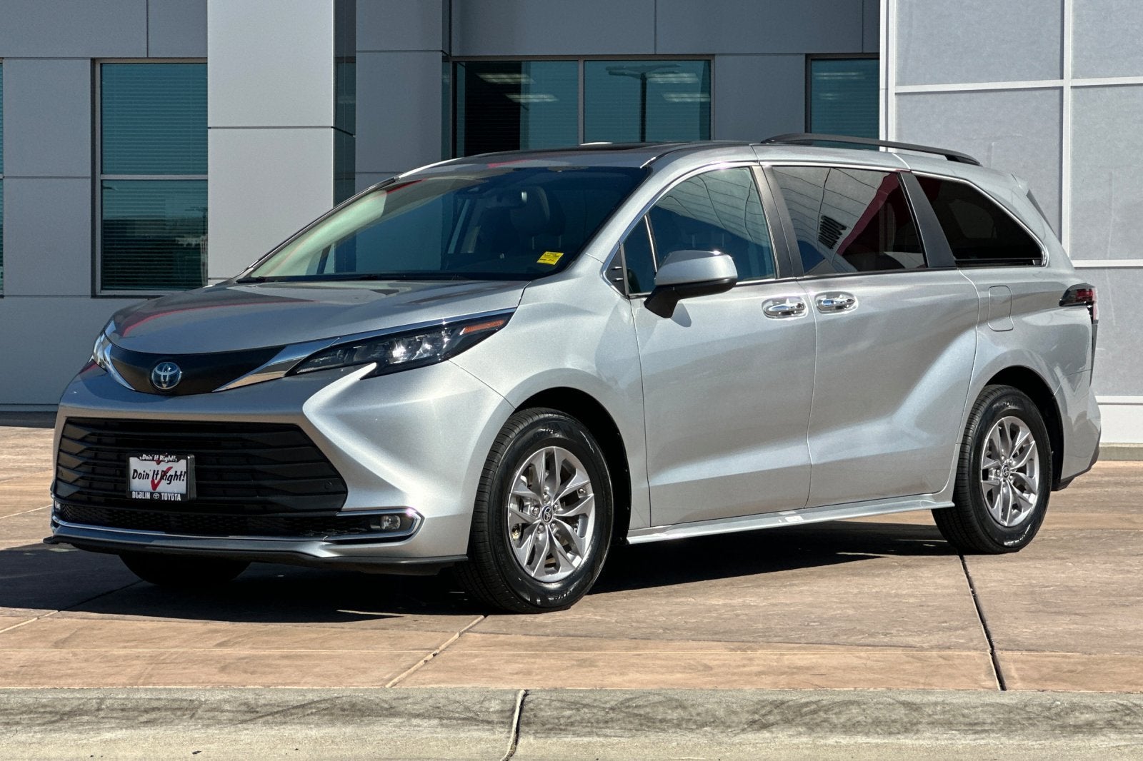 2024 Toyota Sienna XLE 8 Passenger