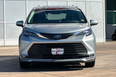 2024 Toyota Sienna XLE 8 Passenger
