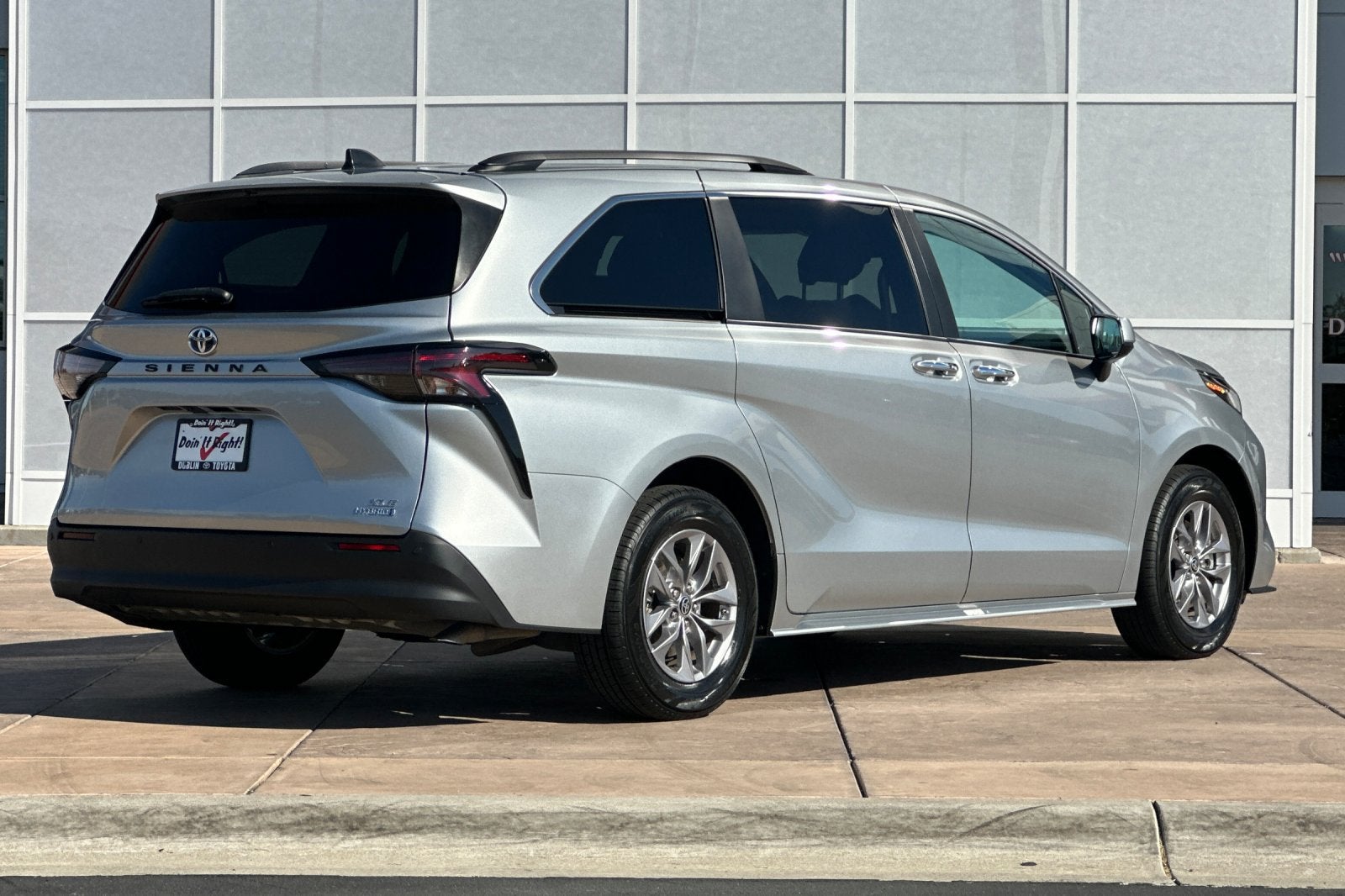 2024 Toyota Sienna XLE 8 Passenger