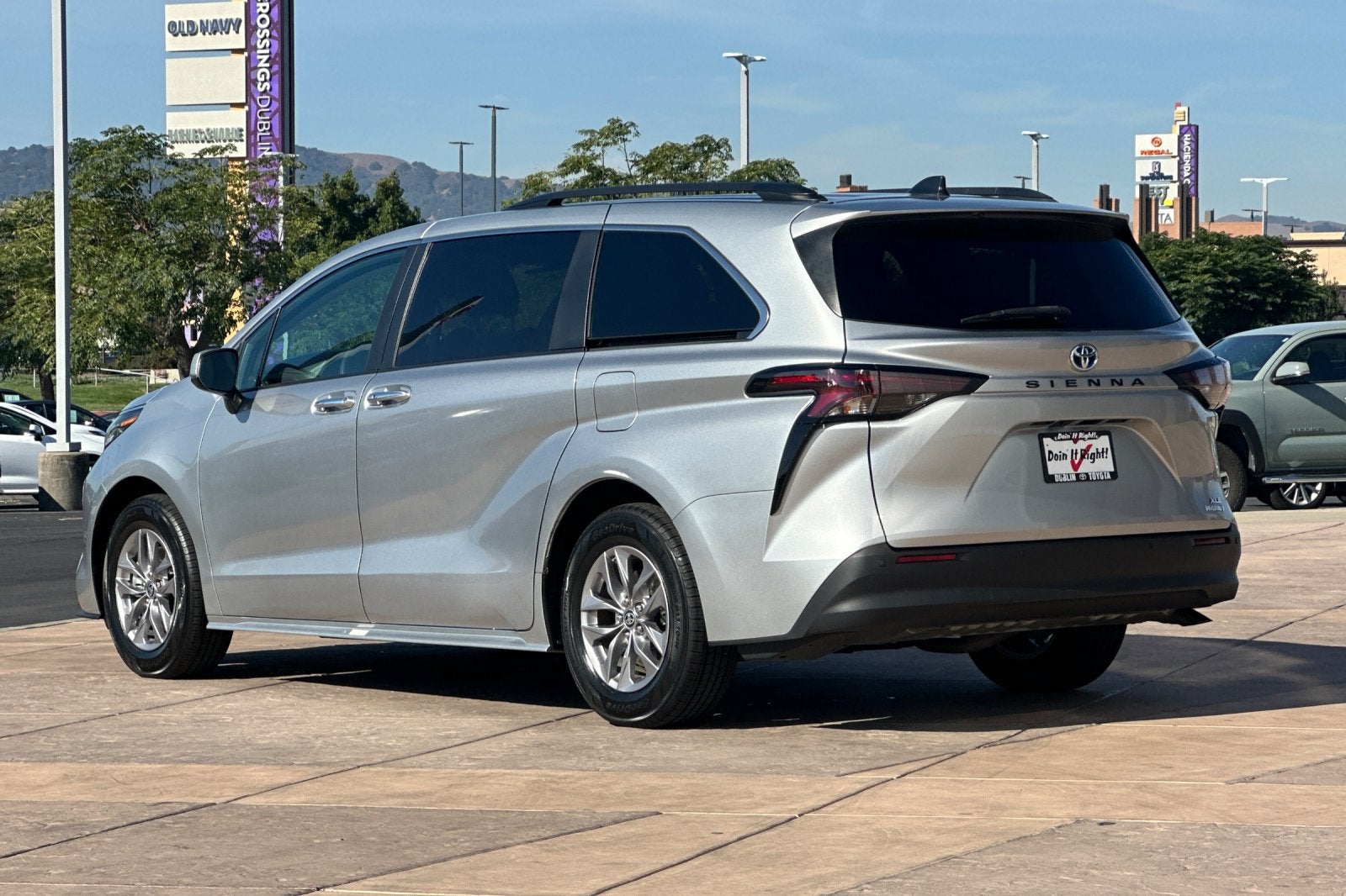 2024 Toyota Sienna XLE 8 Passenger