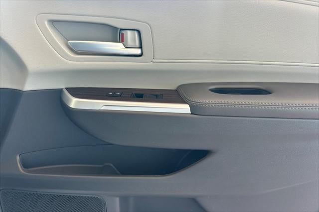 2024 Toyota Sienna XLE 8 Passenger
