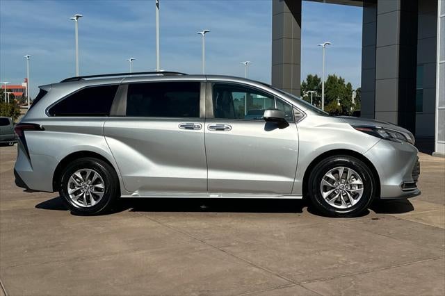 2024 Toyota Sienna XLE 8 Passenger